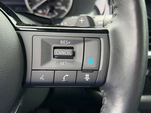 Used 2023 Nissan Pathfinder SL w/ Lighting Package (N92) AWD/4WD image 17