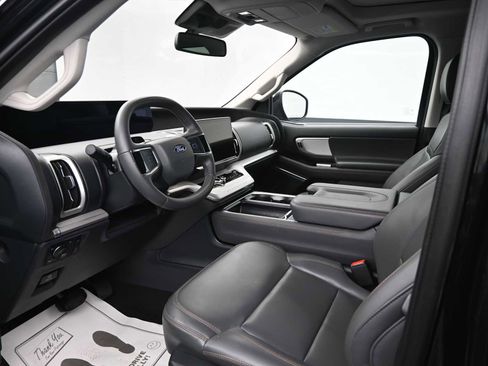 Used 2025 Ford Expedition Active AWD/4WD image 4