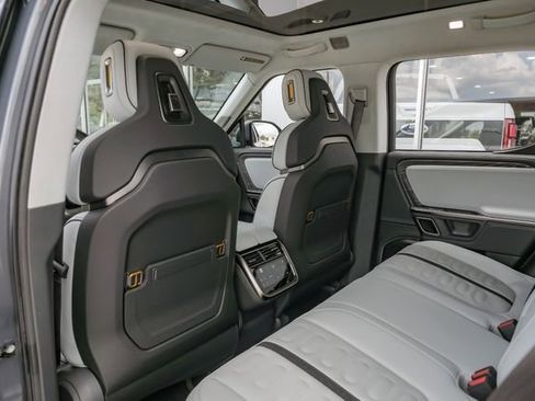 Used 2023 Rivian R1T Adventure image 44