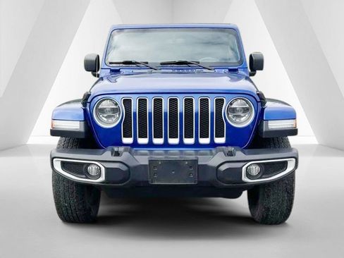 Used 2019 Jeep Wrangler Unlimited Sahara w/ Uconnect 4C Nav & Sound Group AWD/4WD image 2