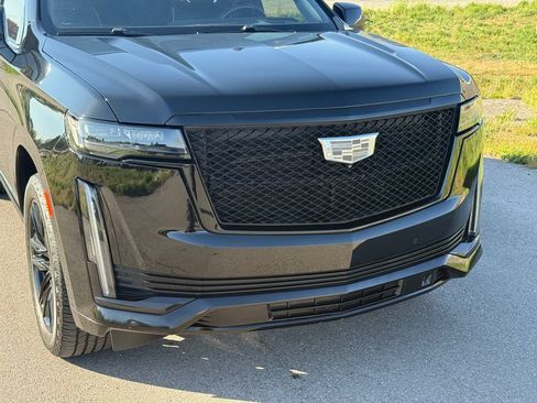 Used 2022 Cadillac Escalade Sport Platinum AWD/4WD image 5