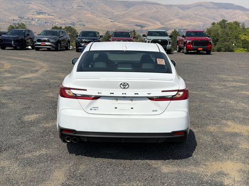 Used 2025 Toyota Camry SE AWD/4WD image 11