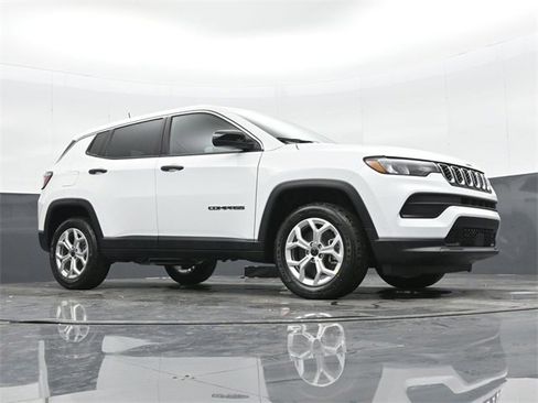 Used 2025 Jeep Compass Sport image 40