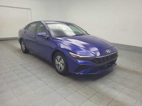 Used 2025 Hyundai Elantra SE FWD image 13