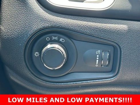 Used 2020 Jeep Renegade Sport w/ Sport Appearance Group AWD/4WD image 19