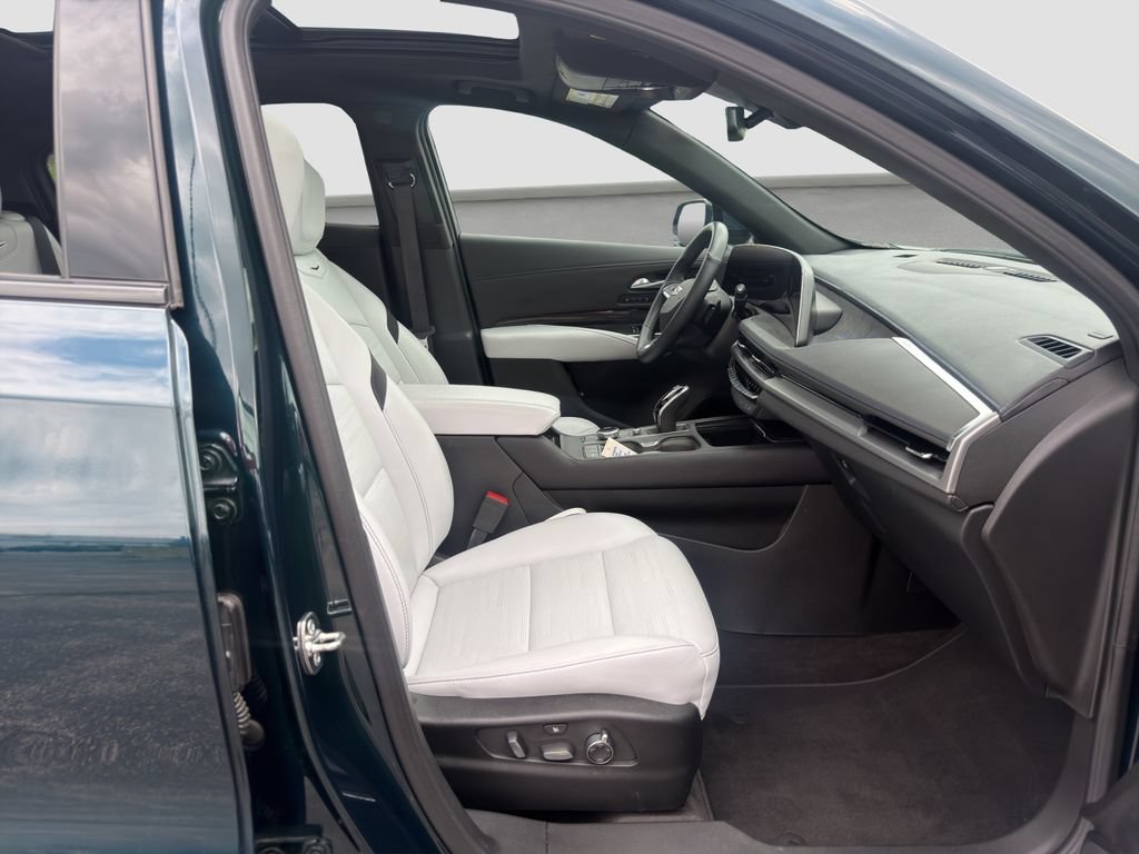 Used 2025 Cadillac XT4 Sport AWD/4WD image 18