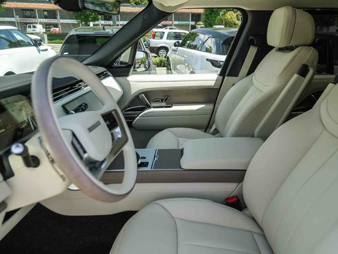 New 2026 Land Rover Range Rover Long Wheelbase SE AWD/4WD image 15