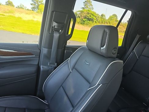Used 2022 Cadillac Escalade Premium Luxury RWD image 26