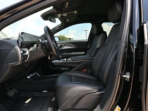 Used 2024 Cadillac Lyriq Tech RWD image 18