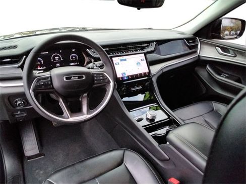 Used 2023 Jeep Grand Cherokee L Limited w/ Luxury Tech Group II image 31