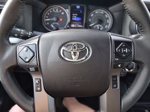Used 2022 Toyota Tacoma TRD Off-Road AWD/4WD image 13