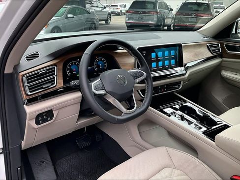 New 2026 Volkswagen Atlas SE image 8