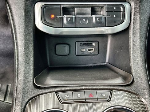 Certified 2021 GMC Acadia SLT w/ Premium Package image 16