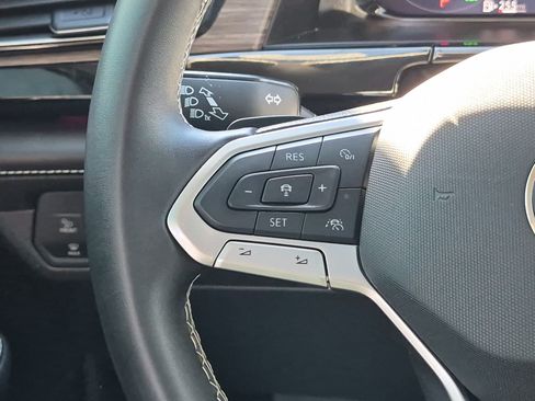 Used 2025 Volkswagen Atlas SEL AWD/4WD image 18