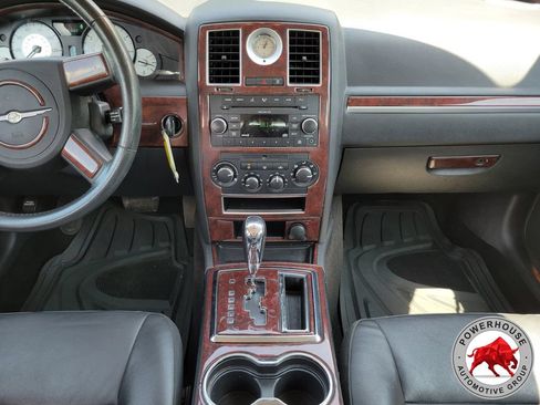 Used 2009 Chrysler 300 Touring RWD image 18