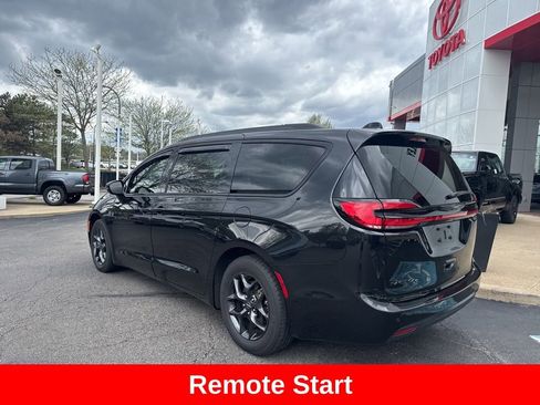Used 2021 Chrysler Pacifica Touring-L w/ Uconnect Theater Family Group image 5