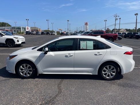 Used 2026 Toyota Corolla LE FWD image 13