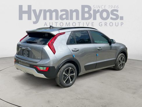 Certified 2025 Kia Niro EX FWD image 3