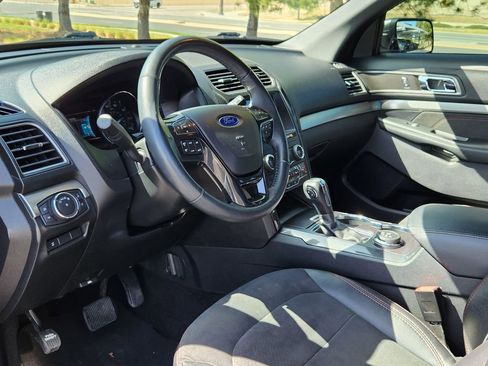 Used 2019 Ford Explorer XLT w/ Equipment Group 202A AWD/4WD image 7