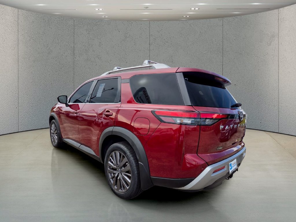 Used 2023 Nissan Pathfinder SL w/ SL Premium Package FWD image 3