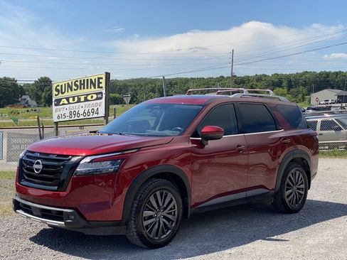 Used 2022 Nissan Pathfinder SL w/ SL Premium Package FWD image 3