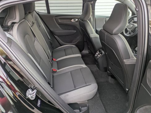 Certified 2023 Volvo C40 Recharge Core image 31