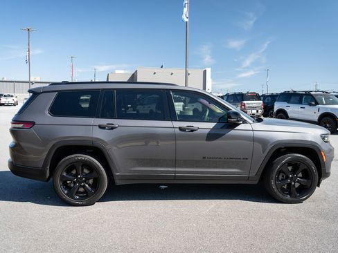 Used 2023 Jeep Grand Cherokee L Laredo AWD/4WD image 11