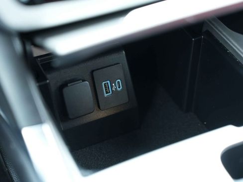 Certified 2023 Ford Explorer XLT w/ Equipment Group 202A image 33