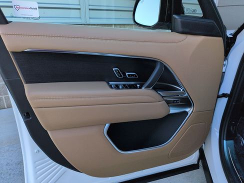 New 2026 Land Rover Range Rover SE image 12