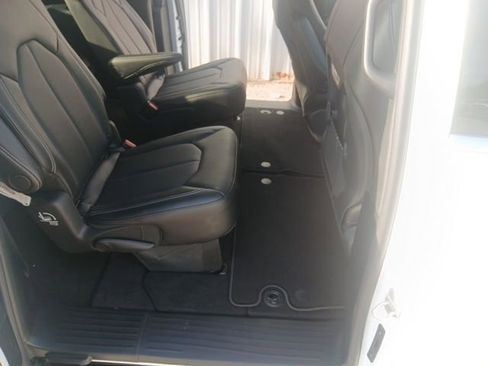 New 2026 Chrysler Pacifica Select image 26