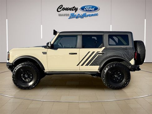 New 2025 Ford Bronco Badlands image 3