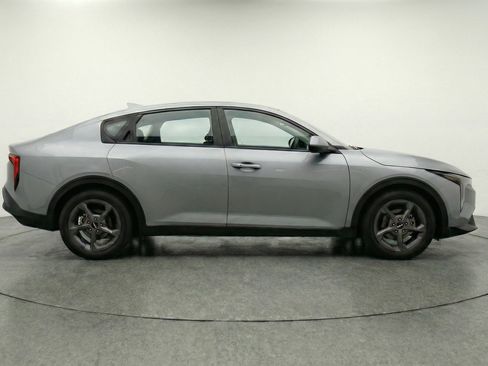 Used 2025 Kia K4 LXS image 11