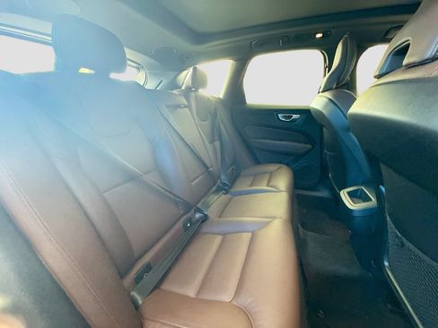 Used 2023 Volvo XC60 B5 Plus FWD image 28