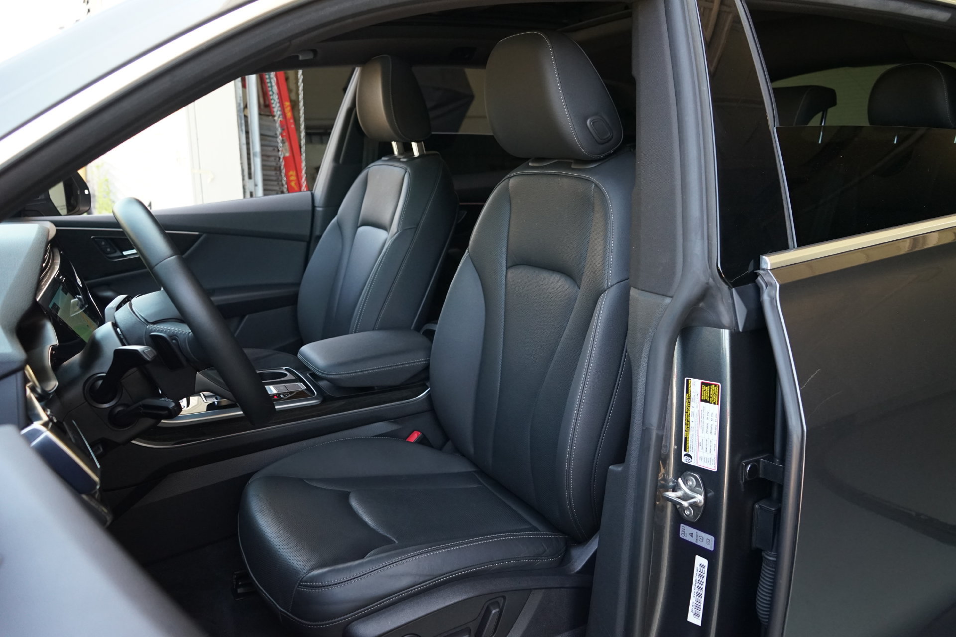Used 2020 Audi Q8 Premium Plus w/ Premium Plus Package AWD/4WD image 3