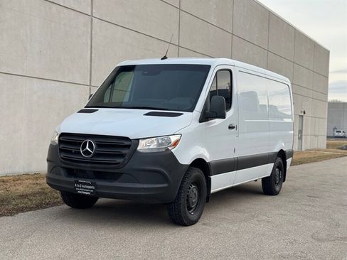 Used 2022 Mercedes-Benz Sprinter 1500 image 3