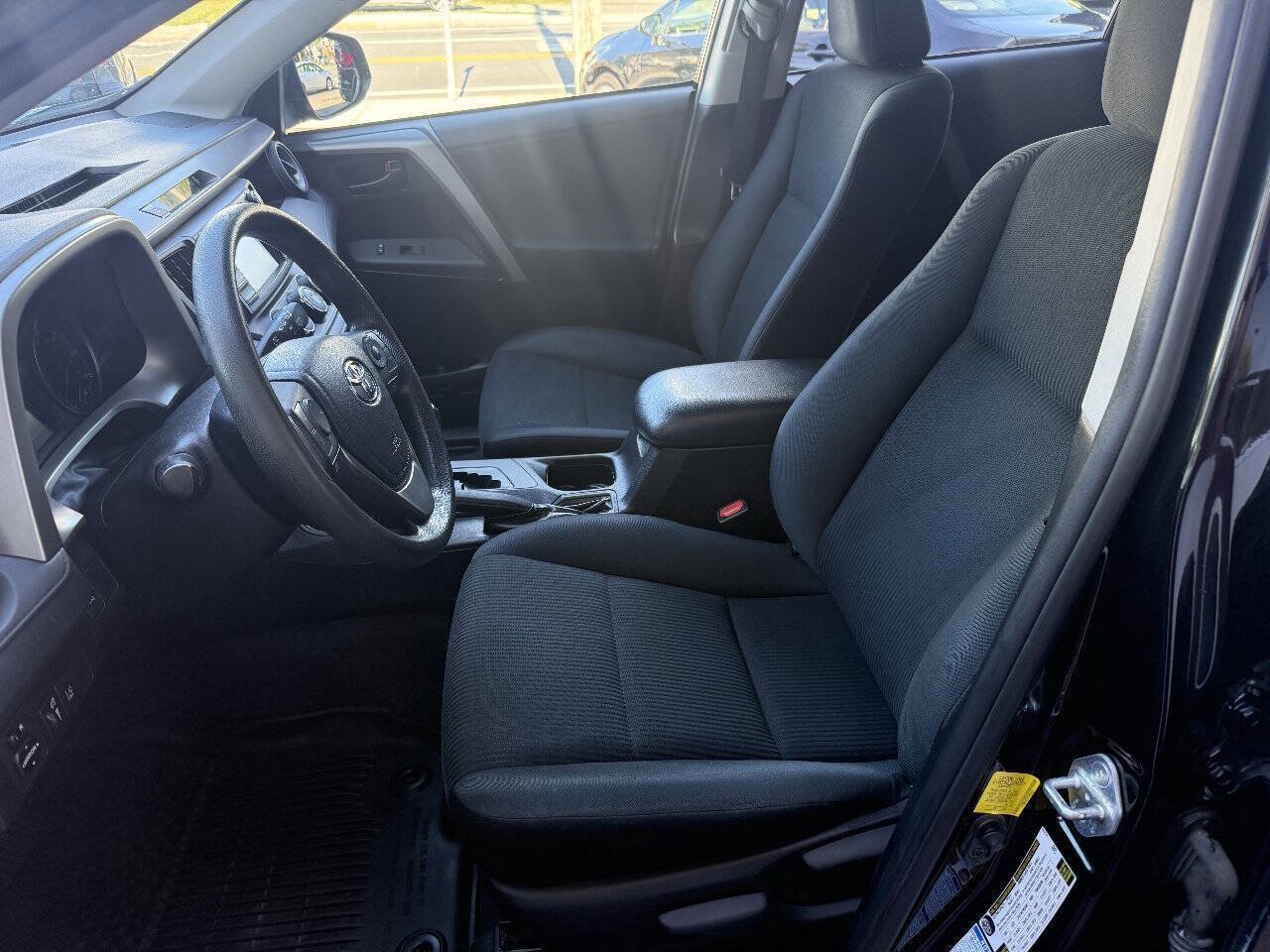 Used 2017 Toyota RAV4 LE w/ Carpet Mat Package AWD/4WD image 17