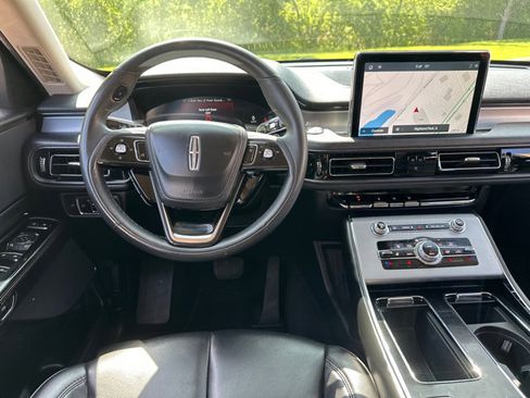 Used 2023 Lincoln Aviator AWD image 16