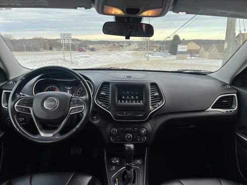 Used 2019 Jeep Cherokee Latitude Plus w/ Cold Weather Group image 15