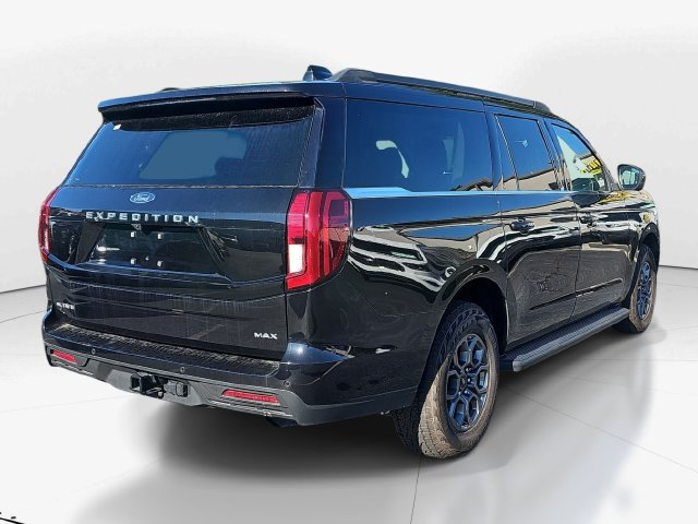 Used 2025 Ford Expedition Max Active AWD/4WD image 3