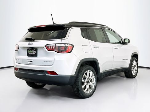 Used 2025 Jeep Compass Limited image 9