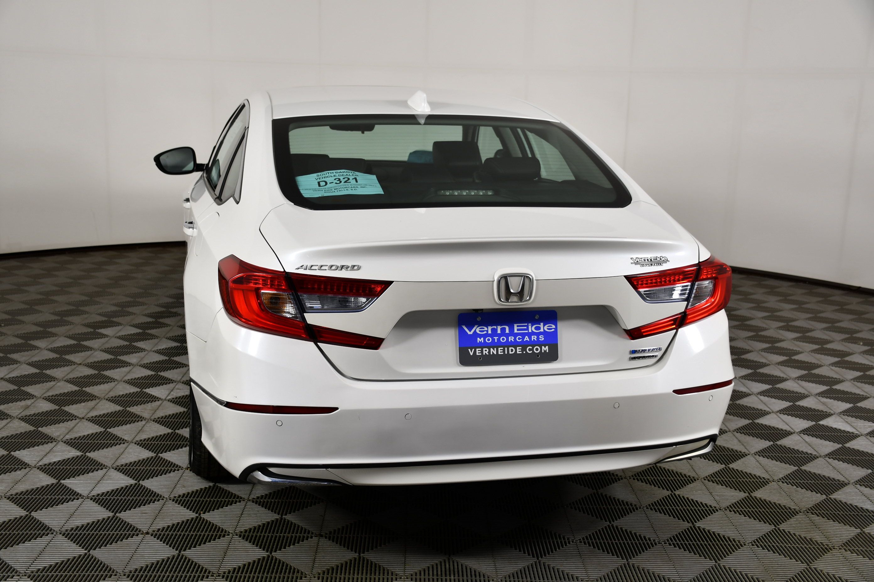 Used 2018 Honda Accord Touring image 7