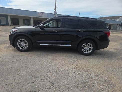 Used 2025 Ford Explorer Active w/ Active Comfort Package RWD image 5