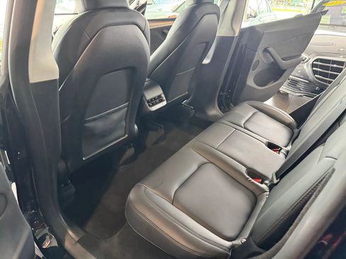 Used 2024 Tesla Model Y Long Range image 18