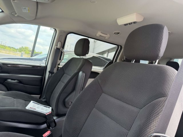 Used 2018 Dodge Grand Caravan SE w/ UConnect Hands-Free Group FWD image 9
