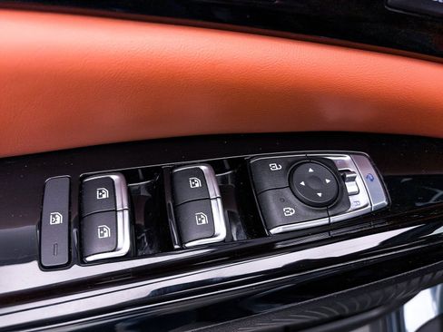 Used 2022 Kia Carnival SX image 19