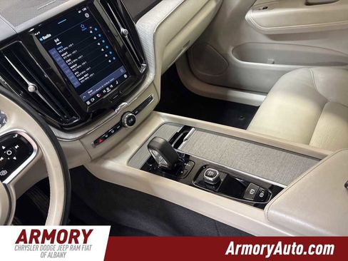 Used 2024 Volvo XC60 B5 Plus image 16