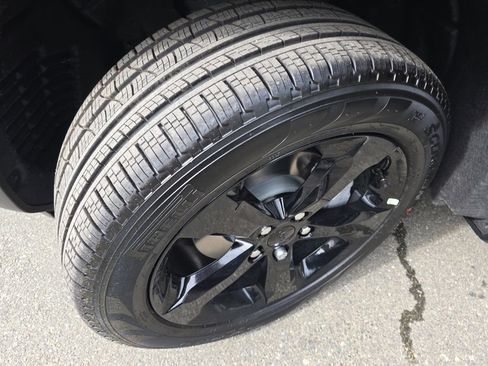 New 2025 Jeep Grand Cherokee Limited w/ Black Appearance Package image 33