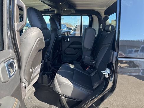 Certified 2025 Jeep Gladiator Sport image 22