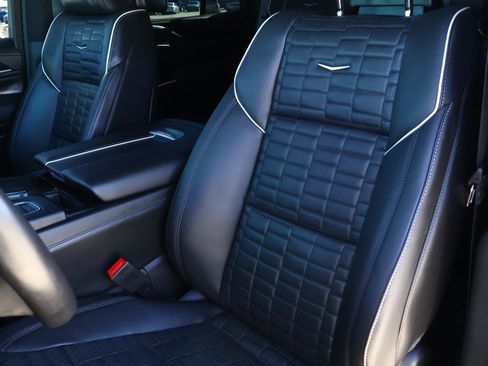 Used 2023 Cadillac Escalade V w/ LPO, ONYX Package image 21