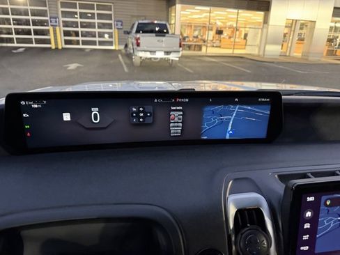 Used 2025 Ford Expedition Active image 10